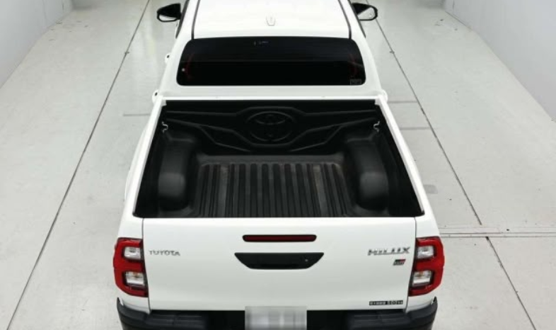 
								Toyota Hilux 2022 full									