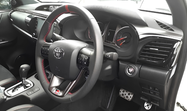 
								Toyota Hilux 2022 full									