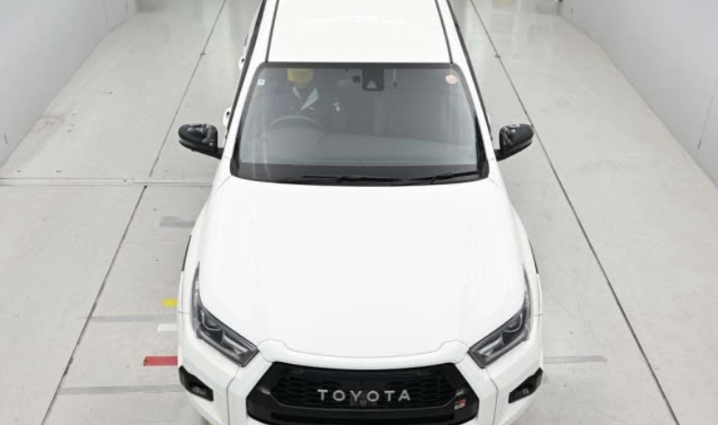 
								Toyota Hilux 2022 full									